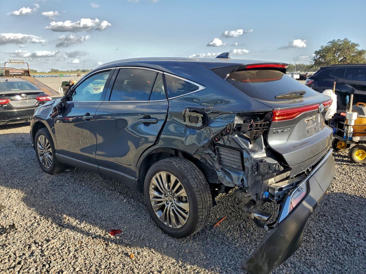2024 TOYOTA VENZA LE photo 2