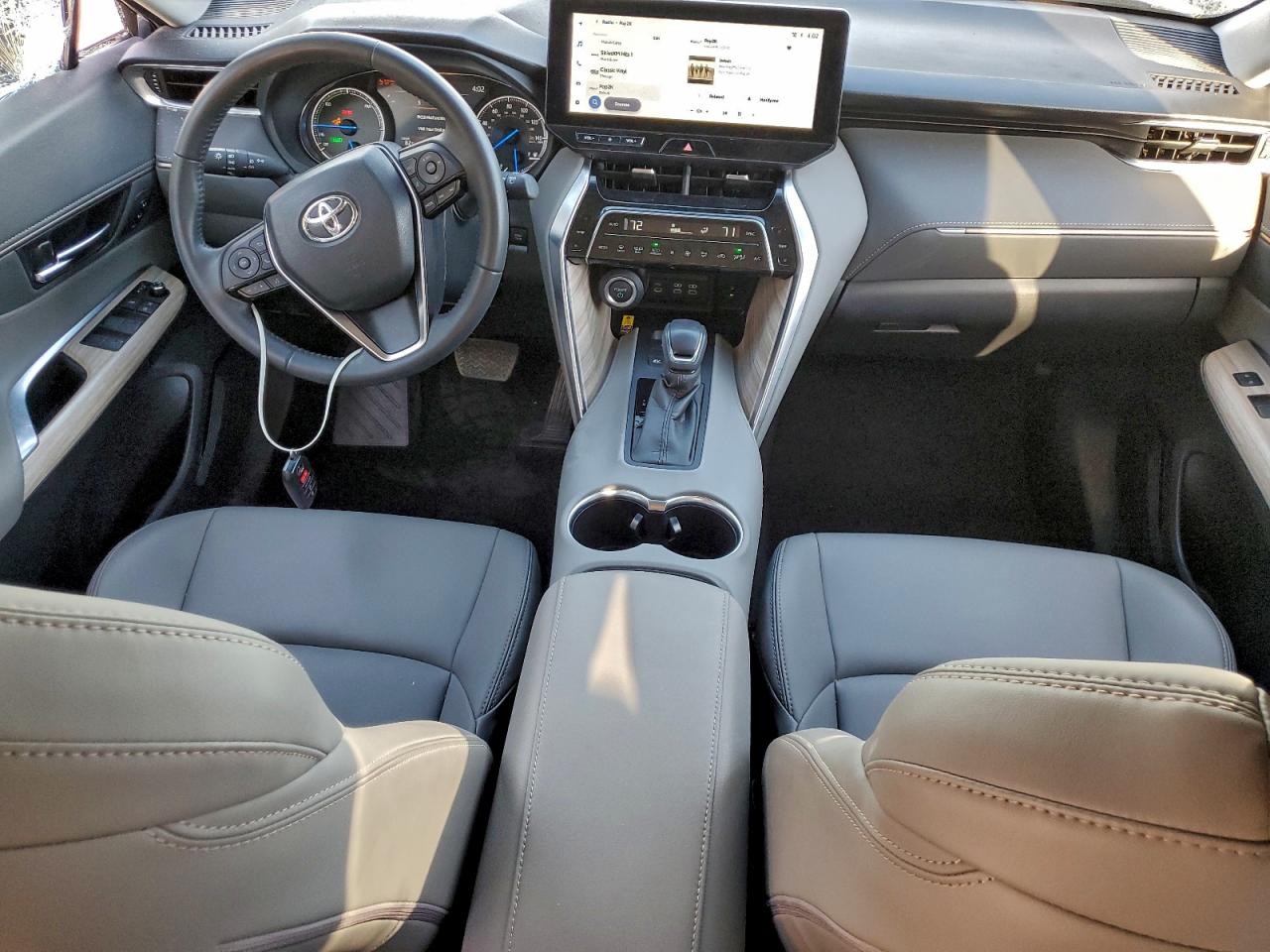 2024 TOYOTA VENZA LE photo 8
