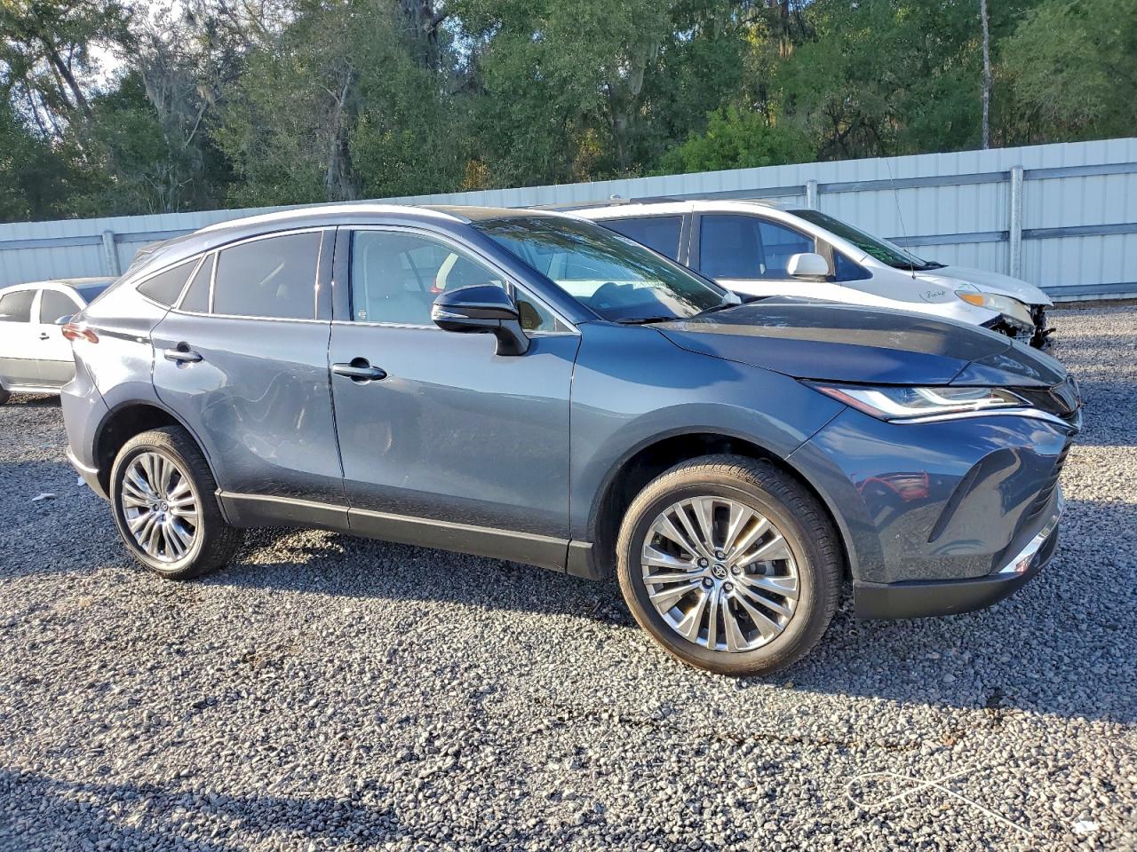 2024 TOYOTA VENZA LE photo 4