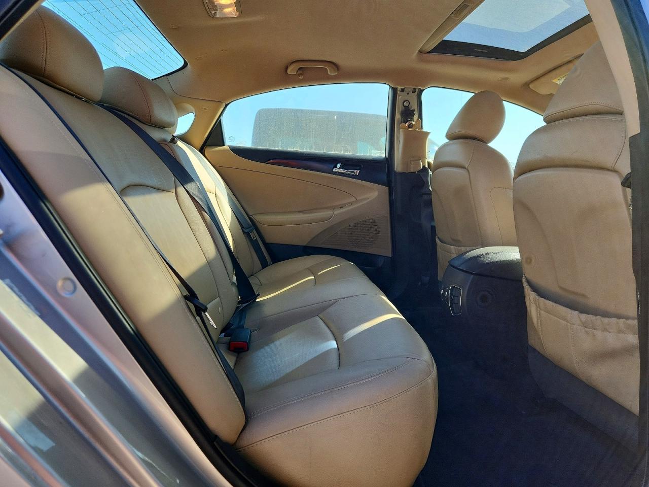 2011 HYUNDAI SONATA SE photo 19