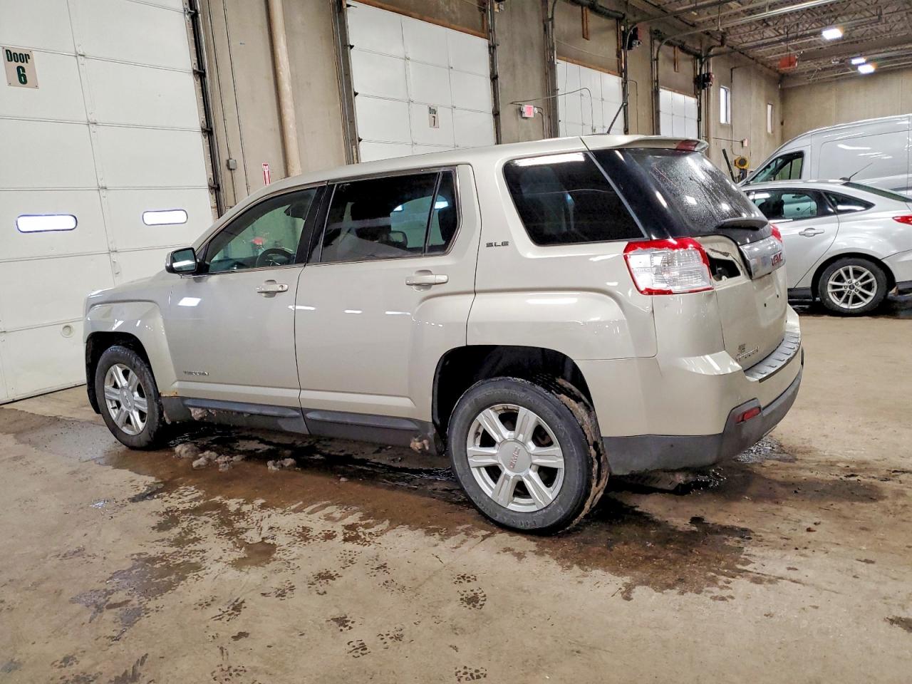 2015 GMC TERRAIN SLE photo 2
