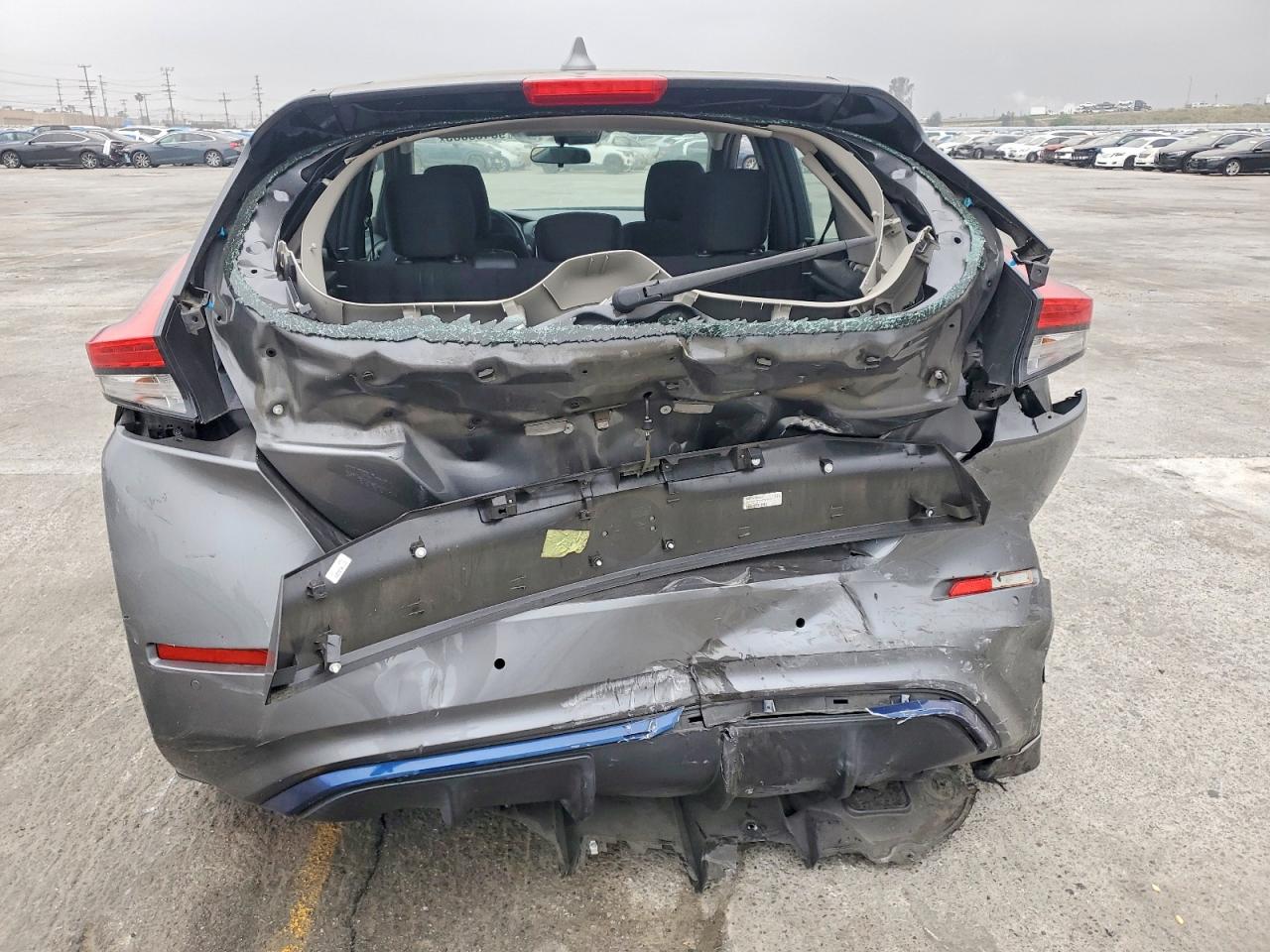 2020 NISSAN LEAF S photo 6