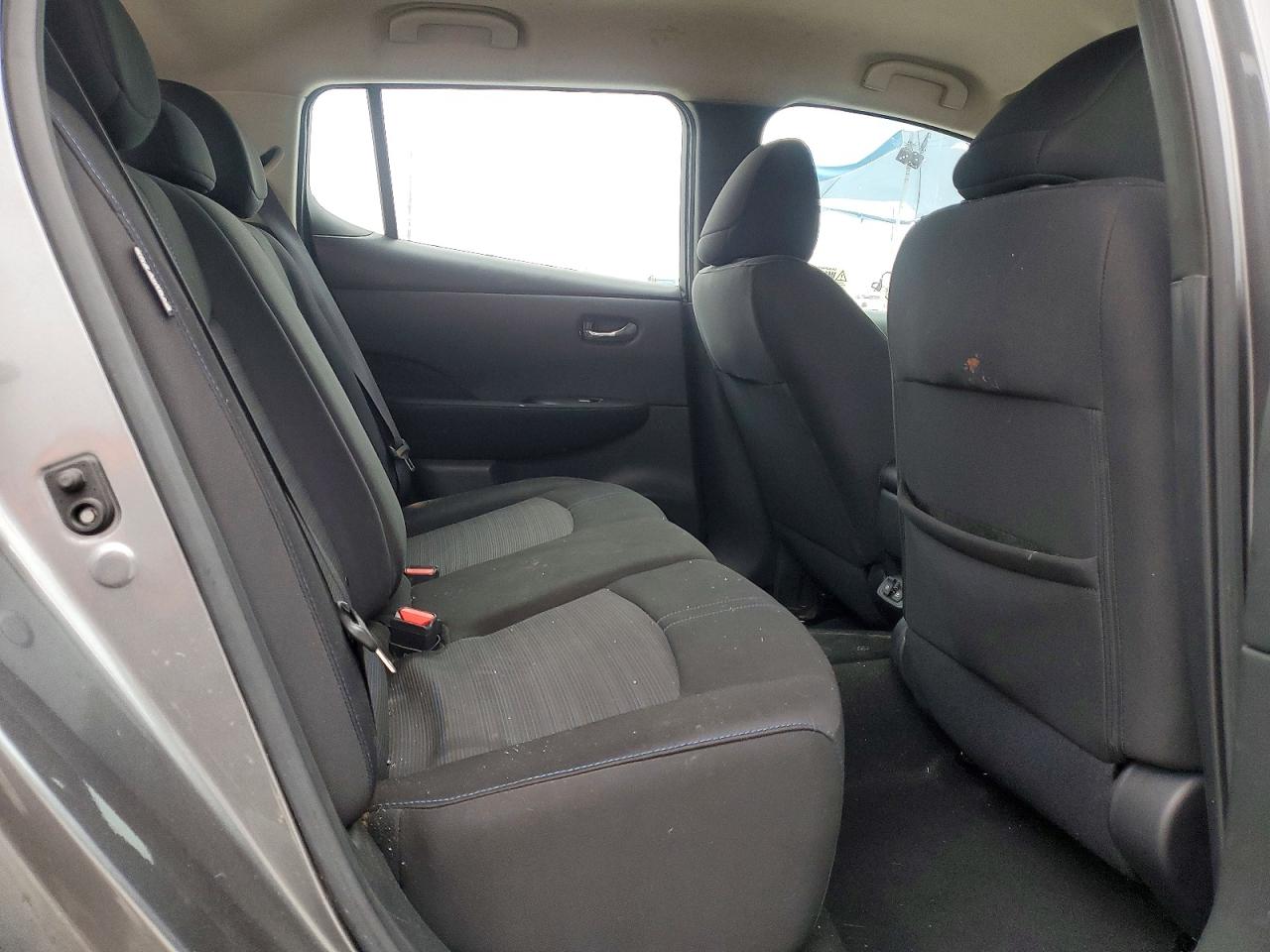 2020 NISSAN LEAF S photo 10