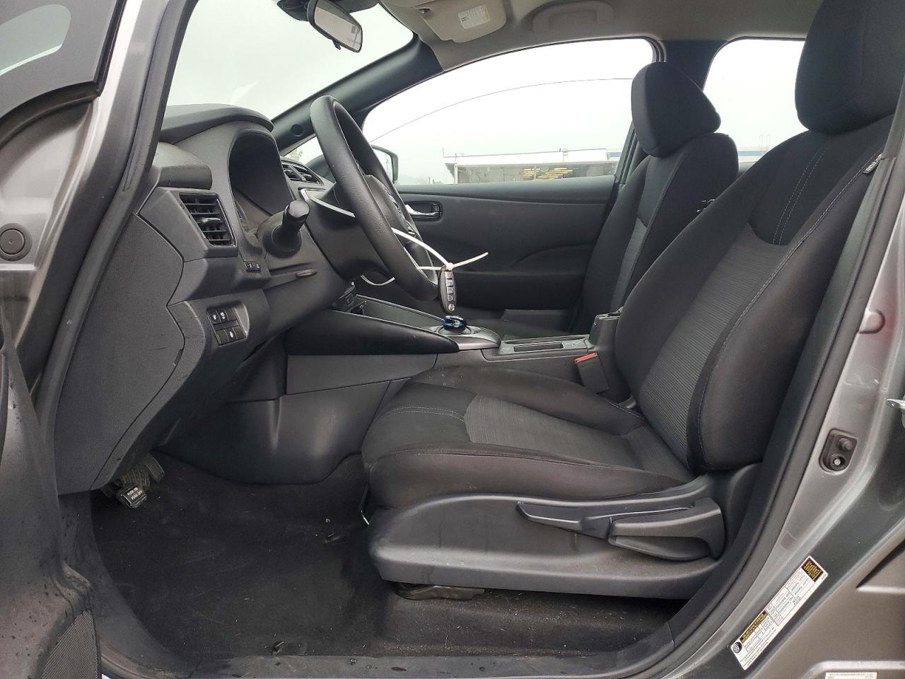 2020 NISSAN LEAF S photo 7