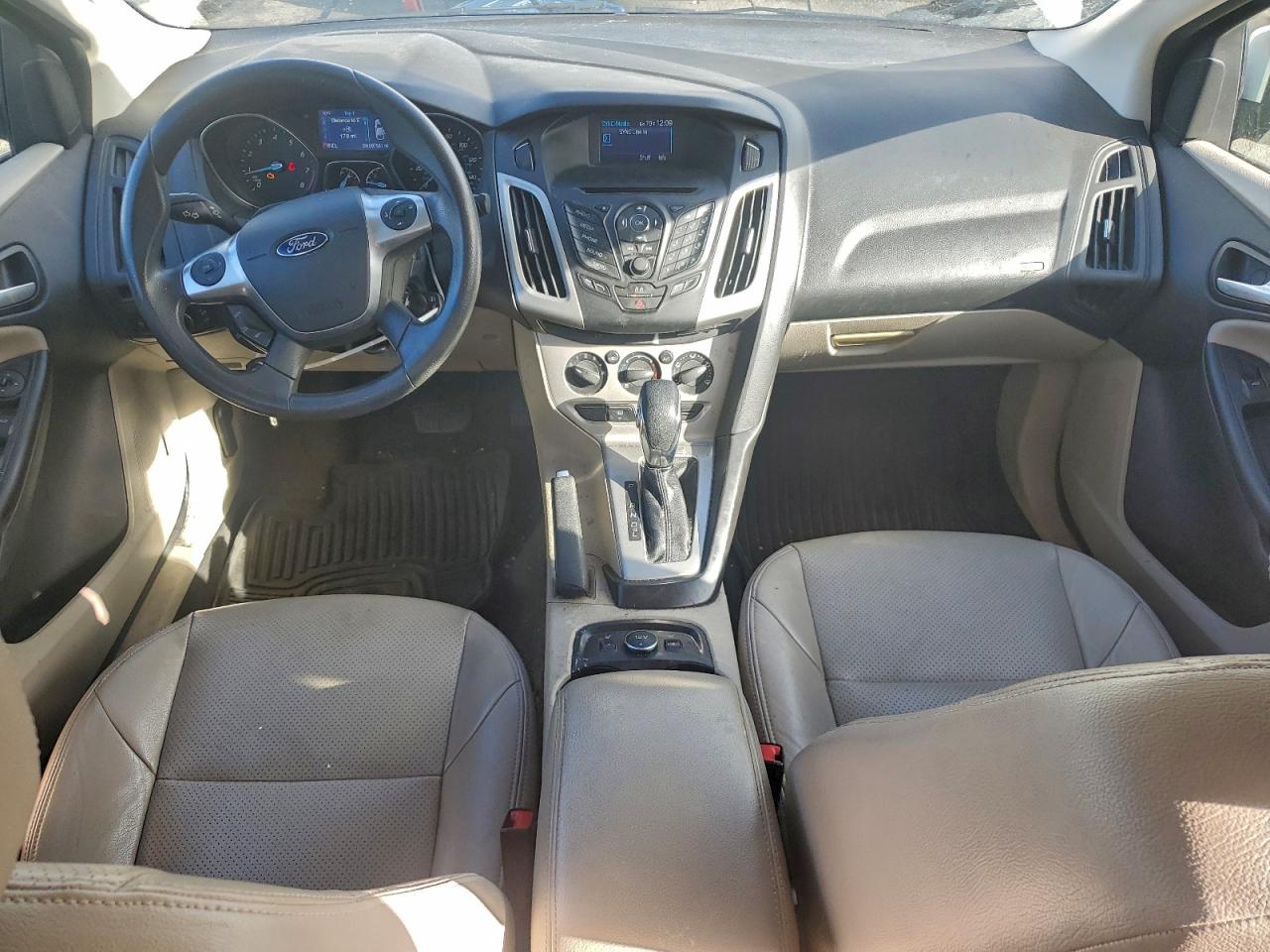 2014 FORD FOCUS SE photo 8