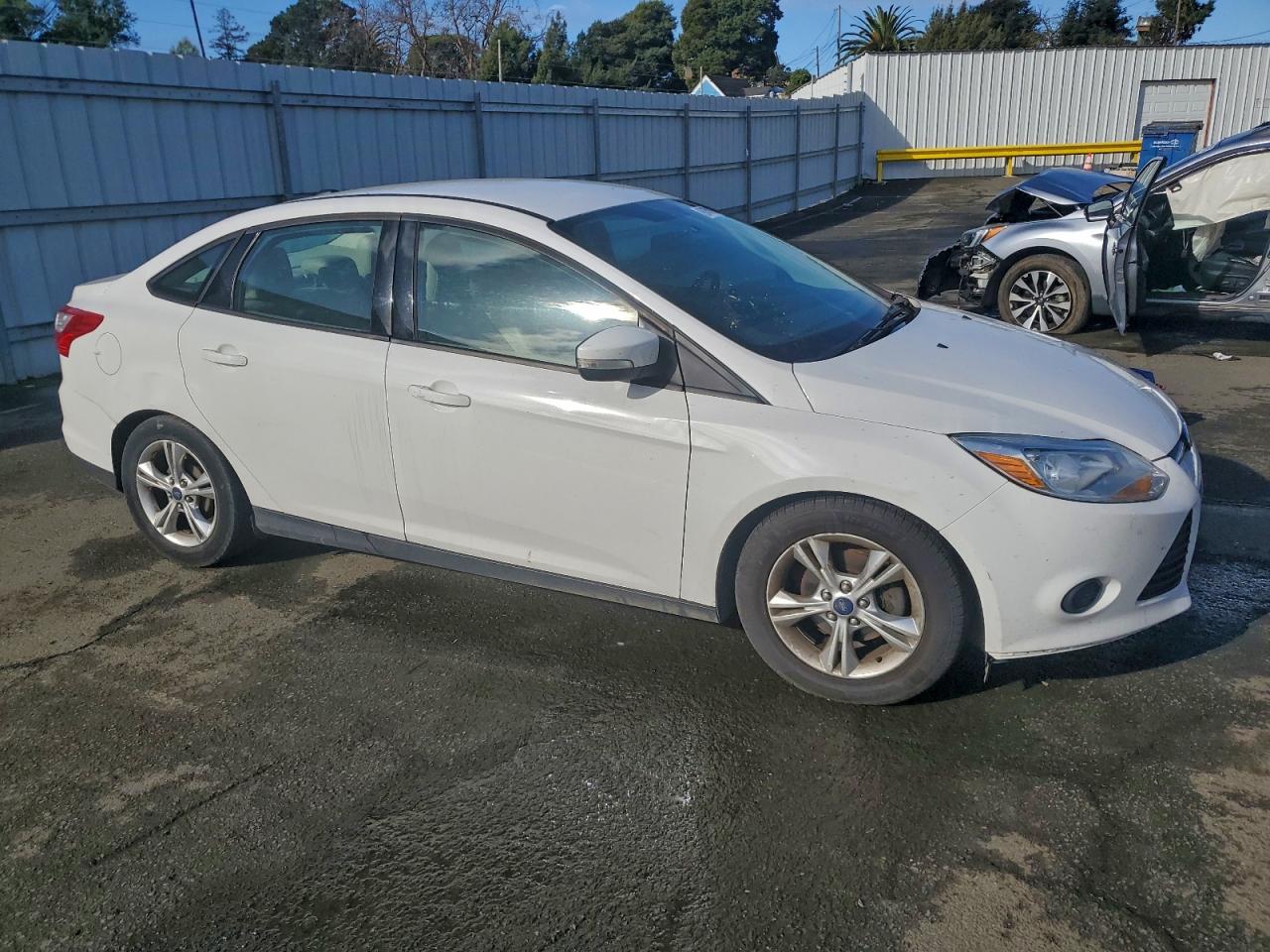 2014 FORD FOCUS SE photo 4