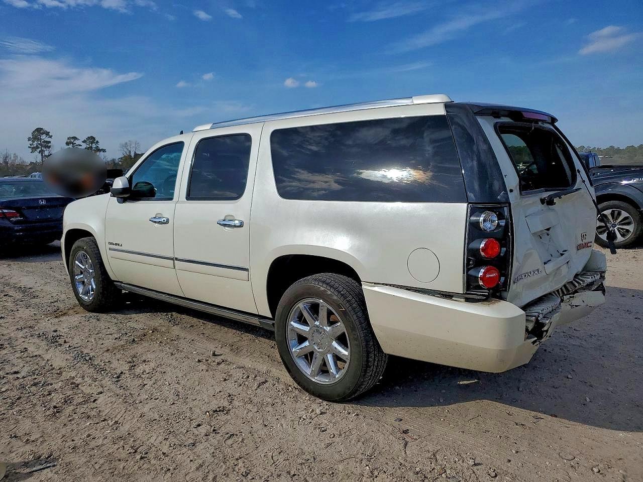 2014 GMC YUKON XL DENALI photo 2