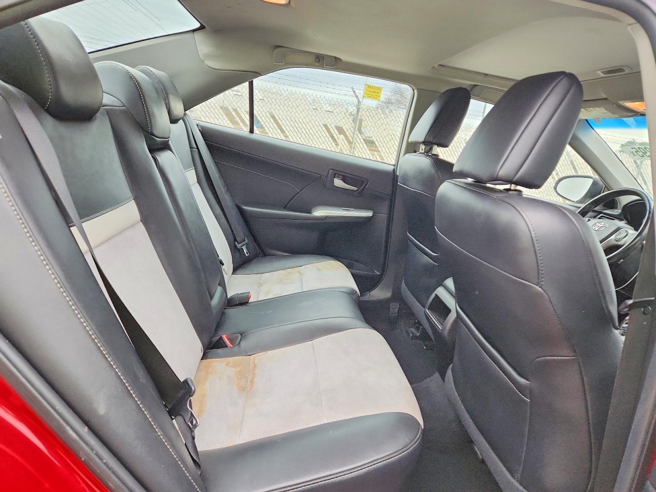 2014 TOYOTA CAMRY SE photo 10