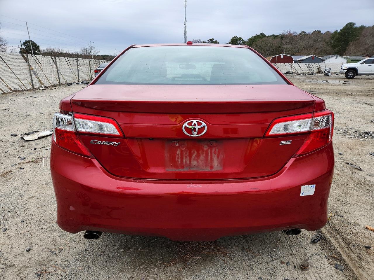 2014 TOYOTA CAMRY SE photo 6