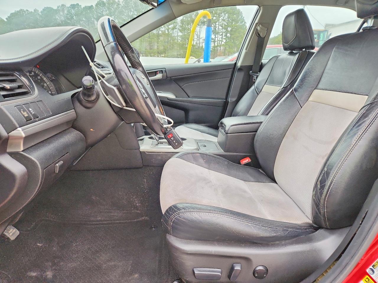 2014 TOYOTA CAMRY SE photo 7