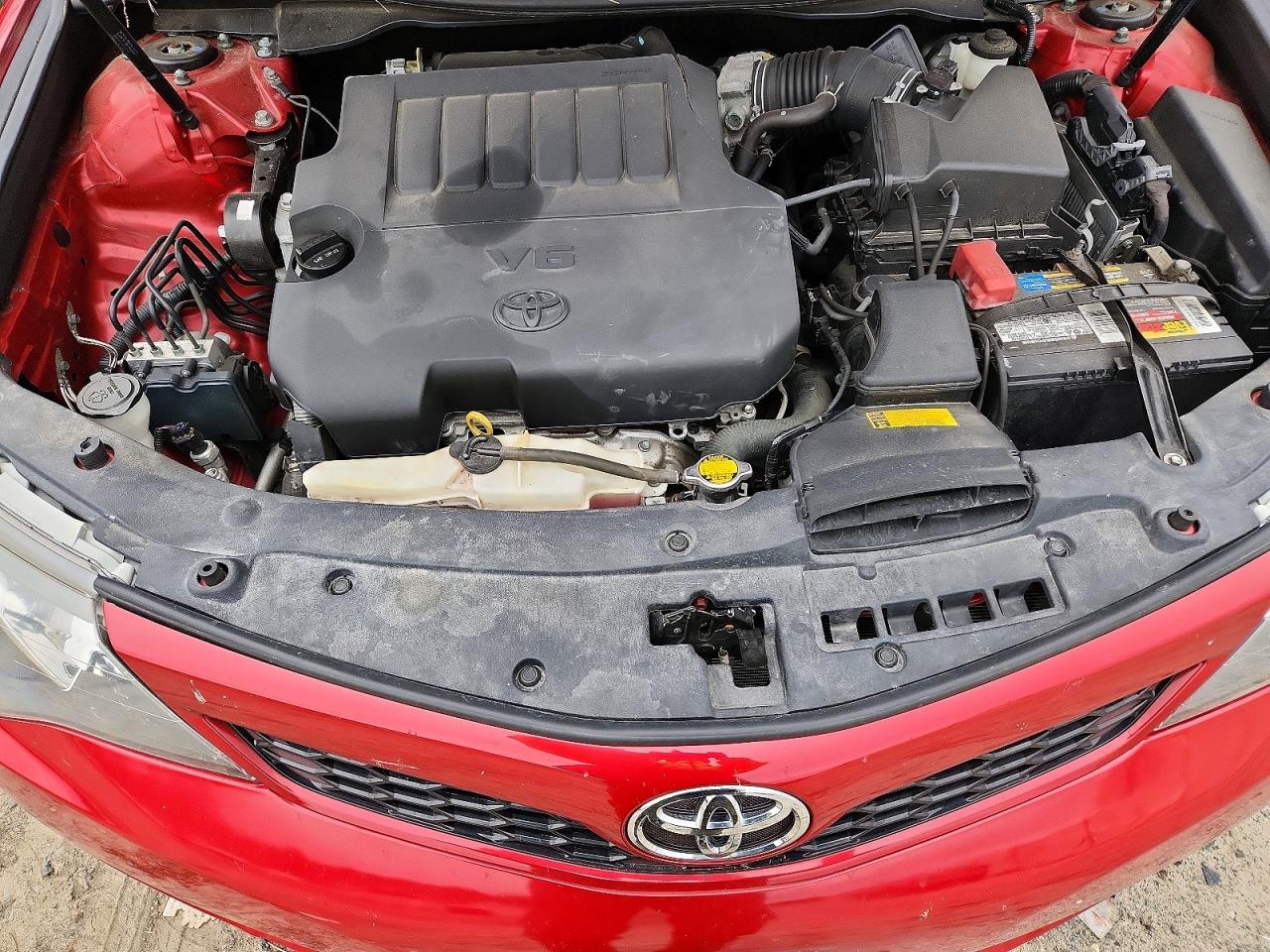 2014 TOYOTA CAMRY SE photo 11