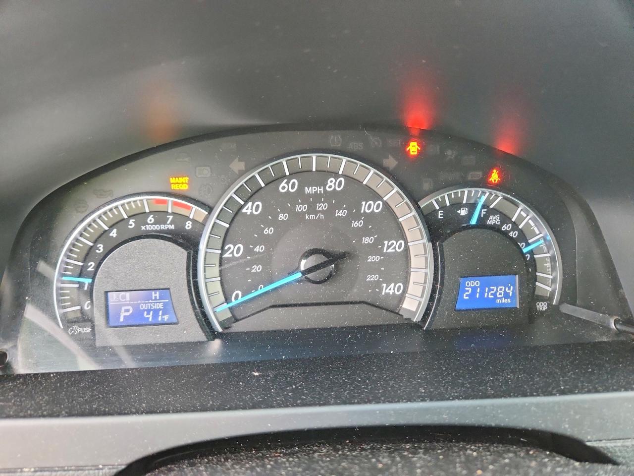 2014 TOYOTA CAMRY SE photo 9