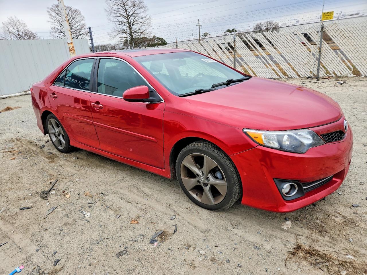2014 TOYOTA CAMRY SE photo 4