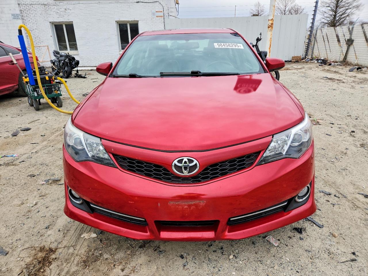 2014 TOYOTA CAMRY SE photo 5