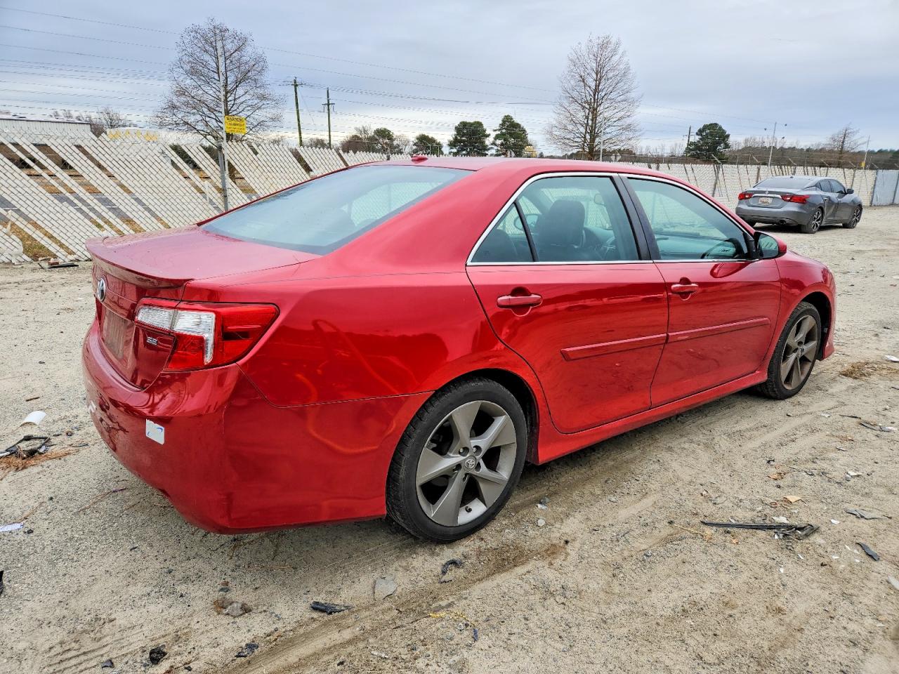 2014 TOYOTA CAMRY SE photo 3