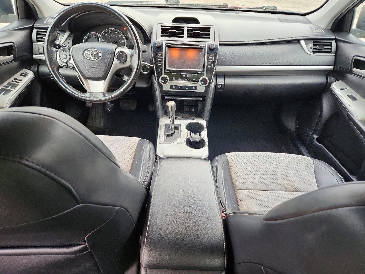 2014 TOYOTA CAMRY SE photo 8