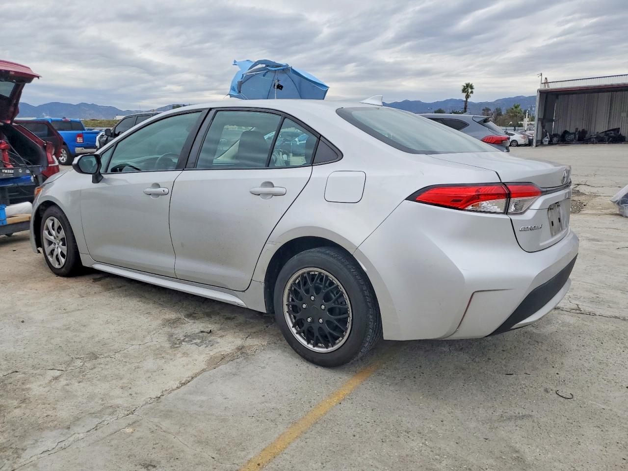 2020 TOYOTA COROLLA LE photo 2