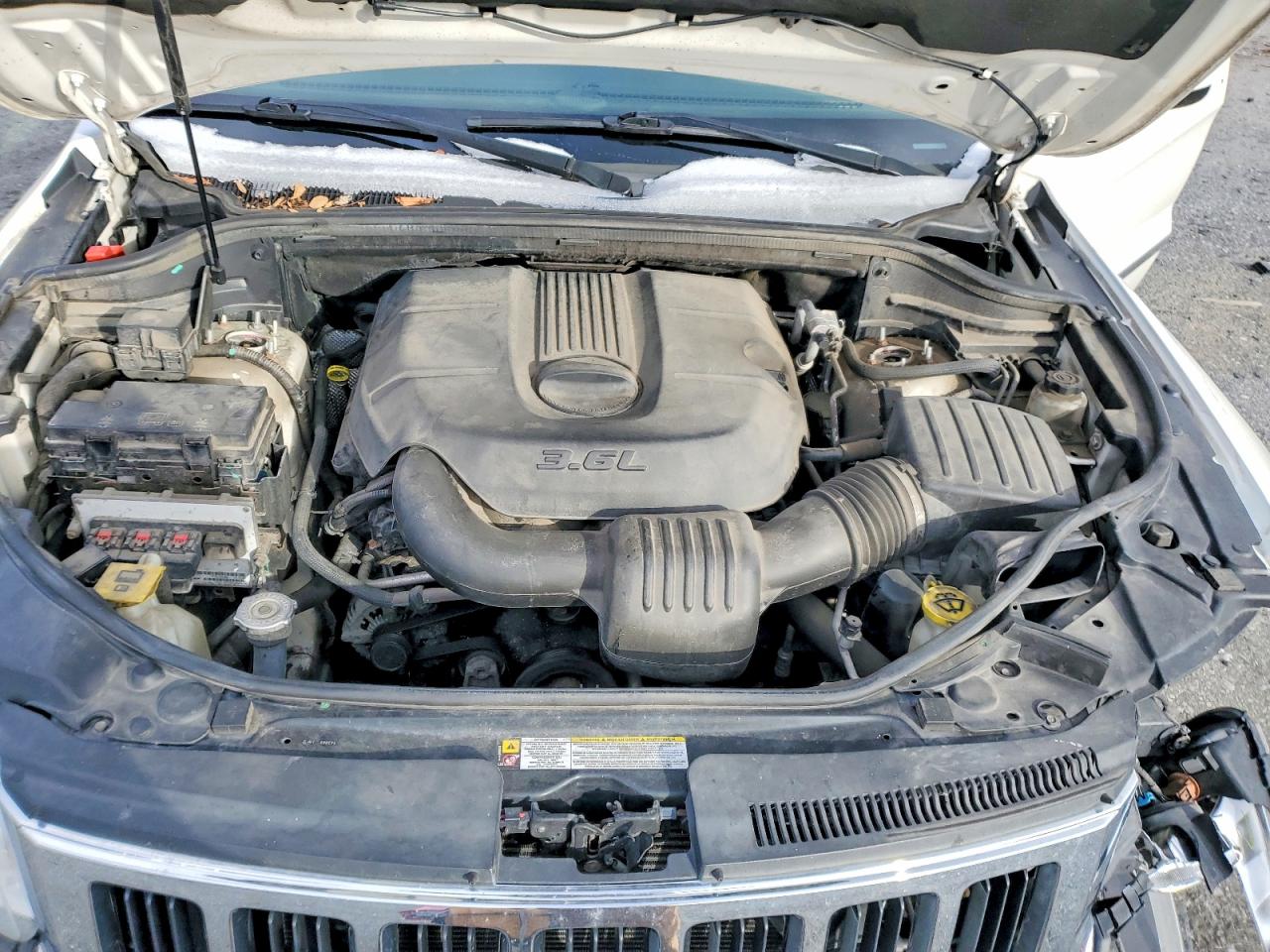 2011 JEEP GRAND CHEROKEE LAREDO photo 12