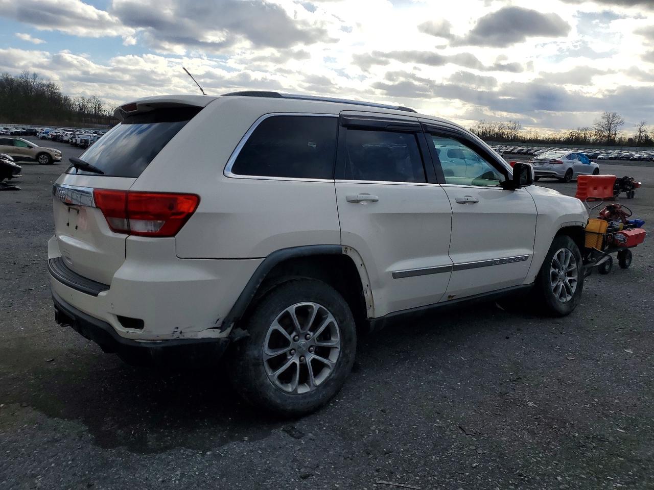 2011 JEEP GRAND CHEROKEE LAREDO photo 3