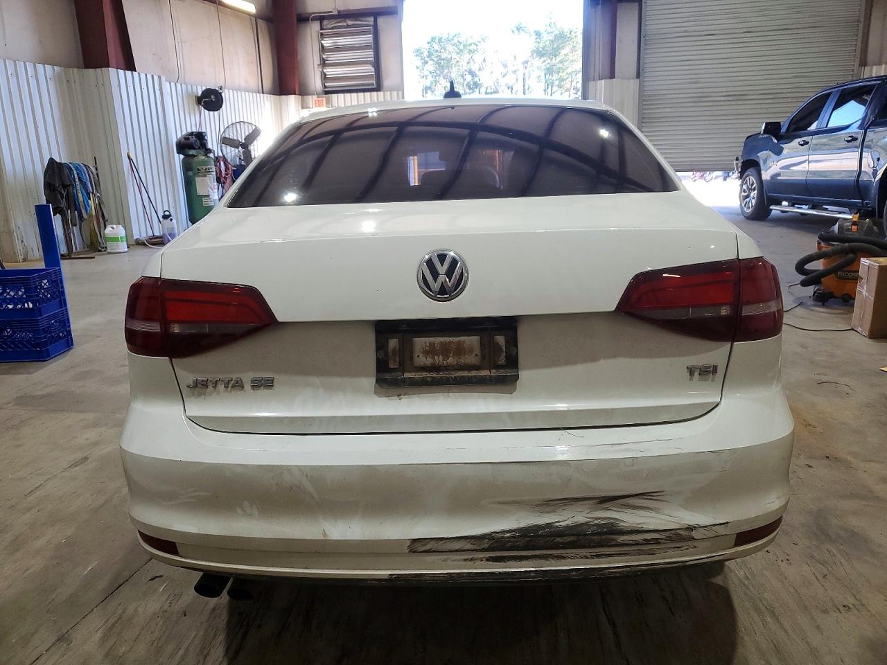 2017 VOLKSWAGEN JETTA SE photo 6