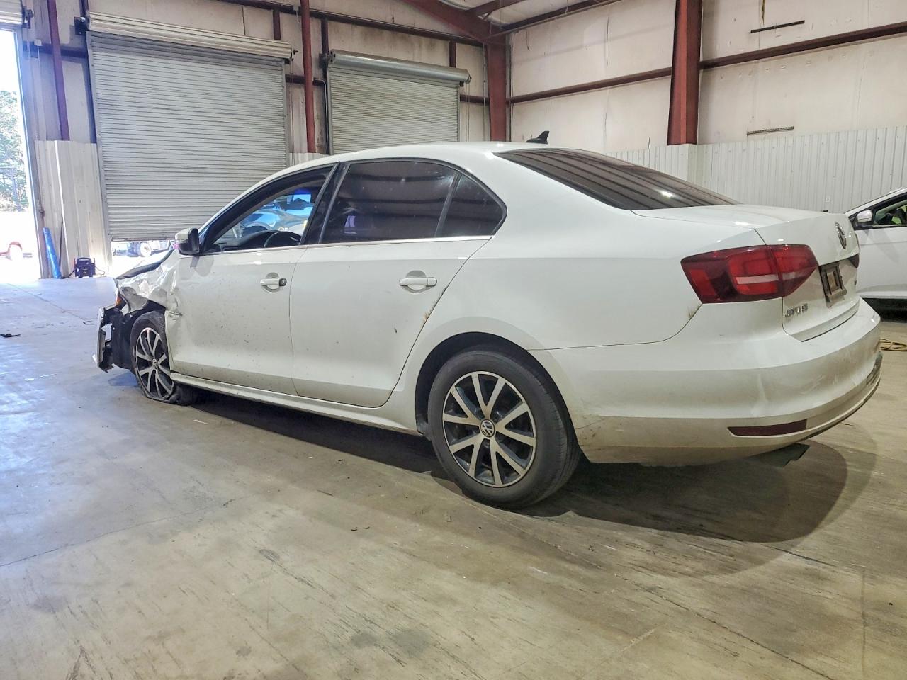 2017 VOLKSWAGEN JETTA SE photo 2