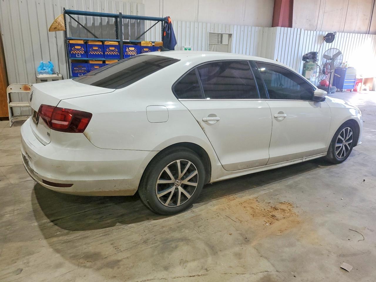 2017 VOLKSWAGEN JETTA SE photo 3