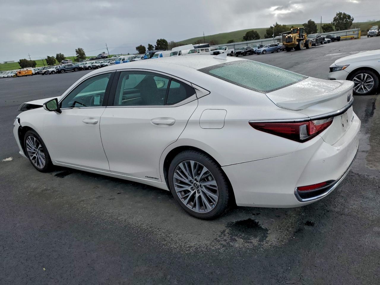 2021 LEXUS ES 300H photo 2