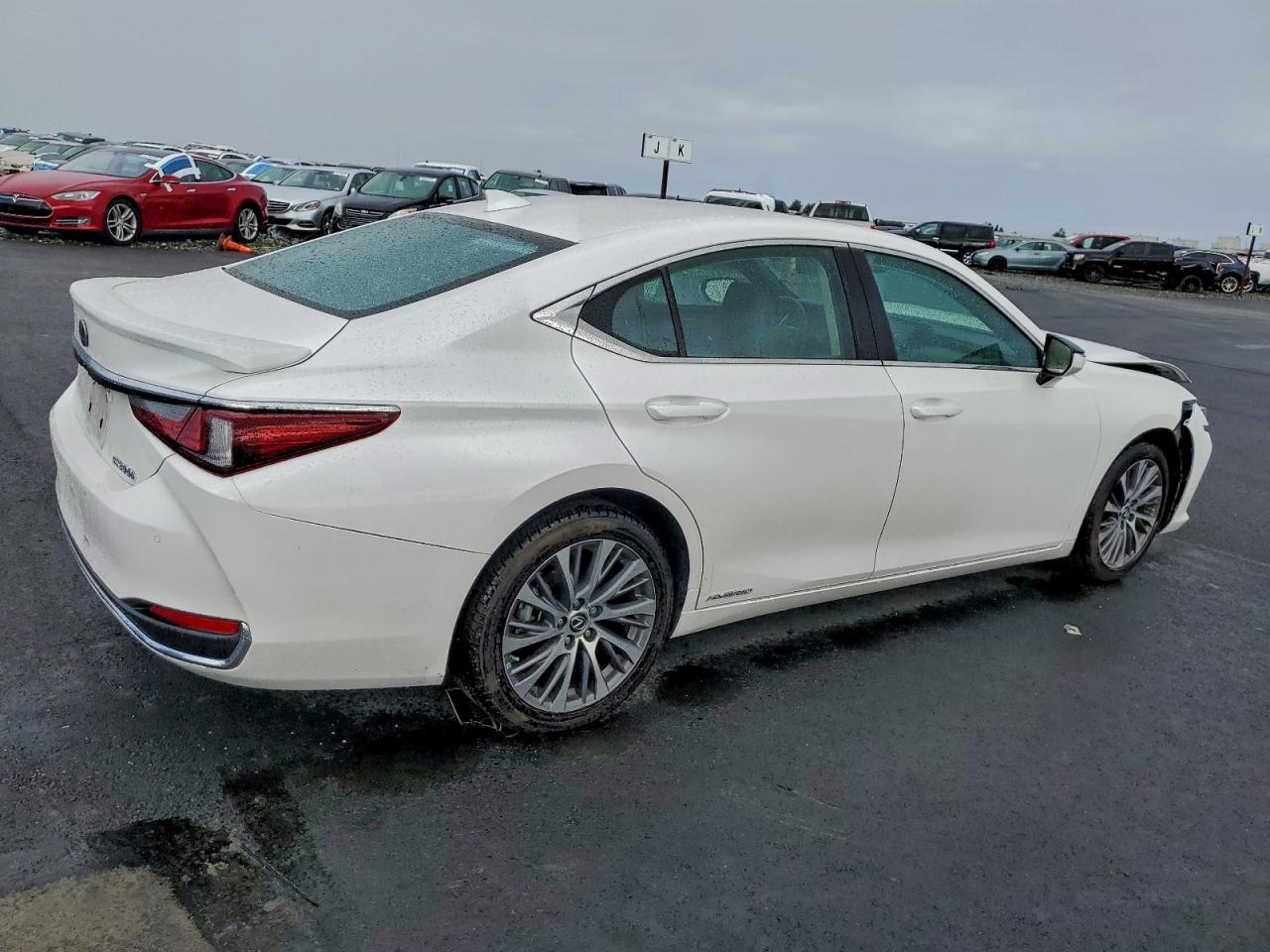 2021 LEXUS ES 300H photo 3