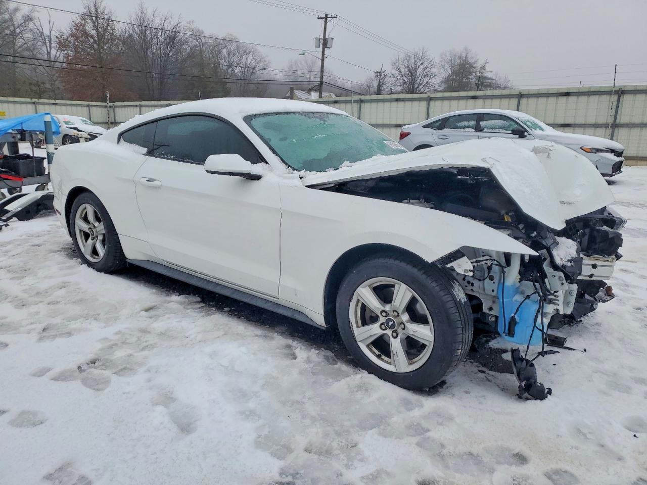 2017 FORD MUSTANG photo 4
