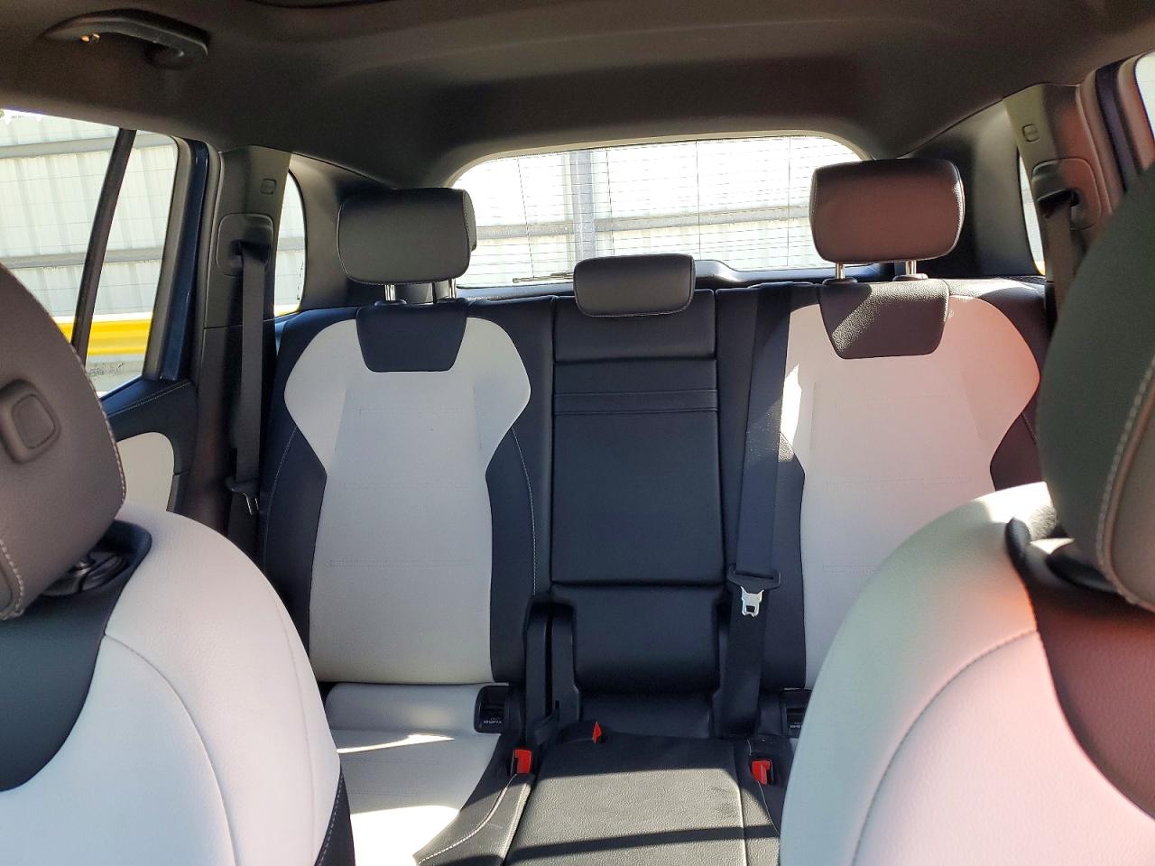 2021 MERCEDES-BENZ GLB 250 photo 10