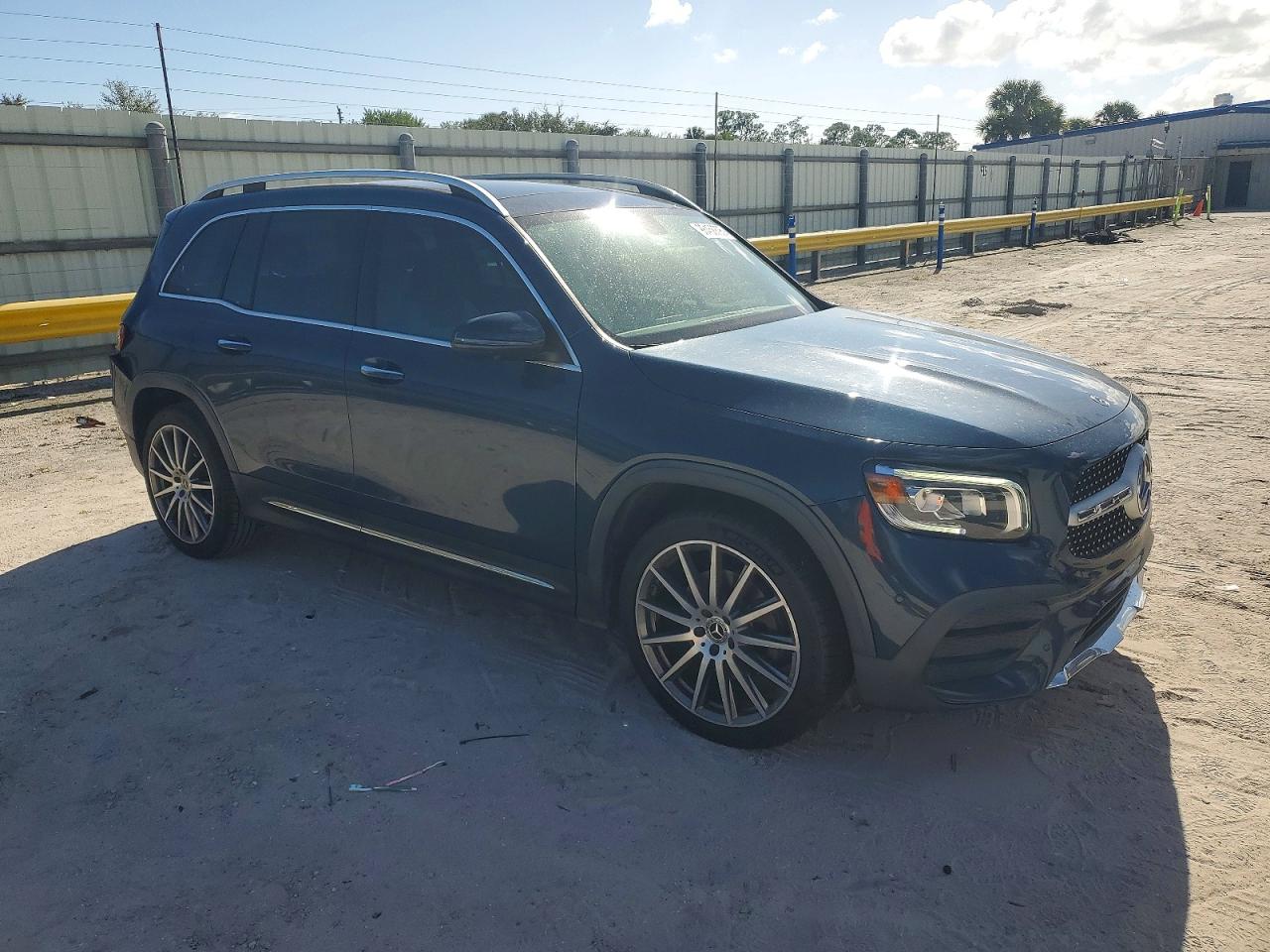 2021 MERCEDES-BENZ GLB 250 photo 4