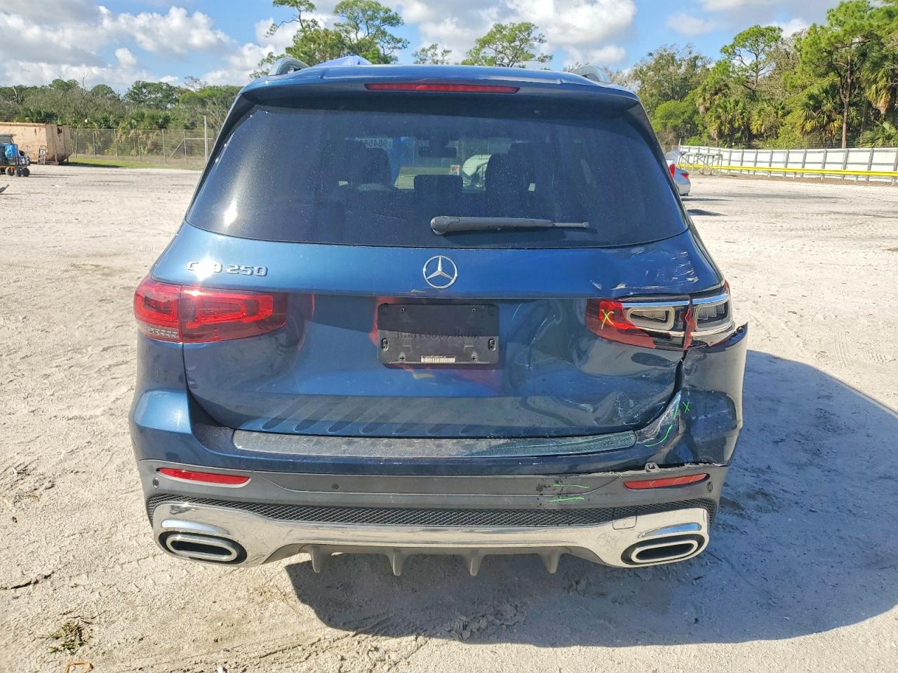 2021 MERCEDES-BENZ GLB 250 photo 6