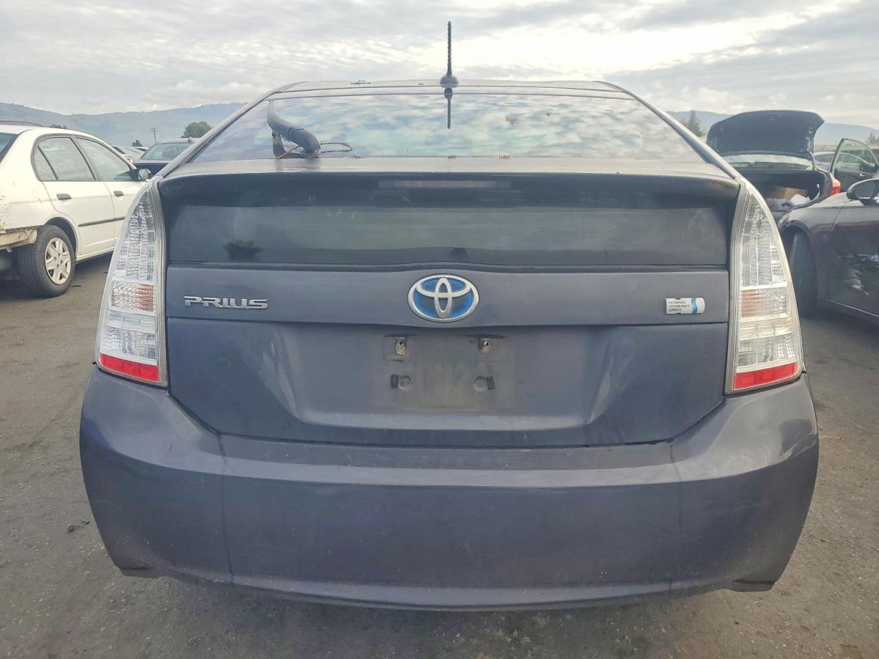 2010 TOYOTA PRIUS photo 6
