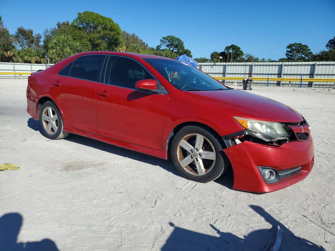 2014 TOYOTA CAMRY L photo 4