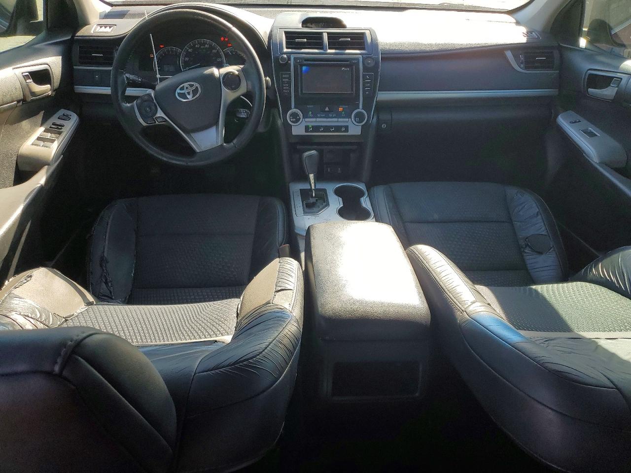 2014 TOYOTA CAMRY L photo 8
