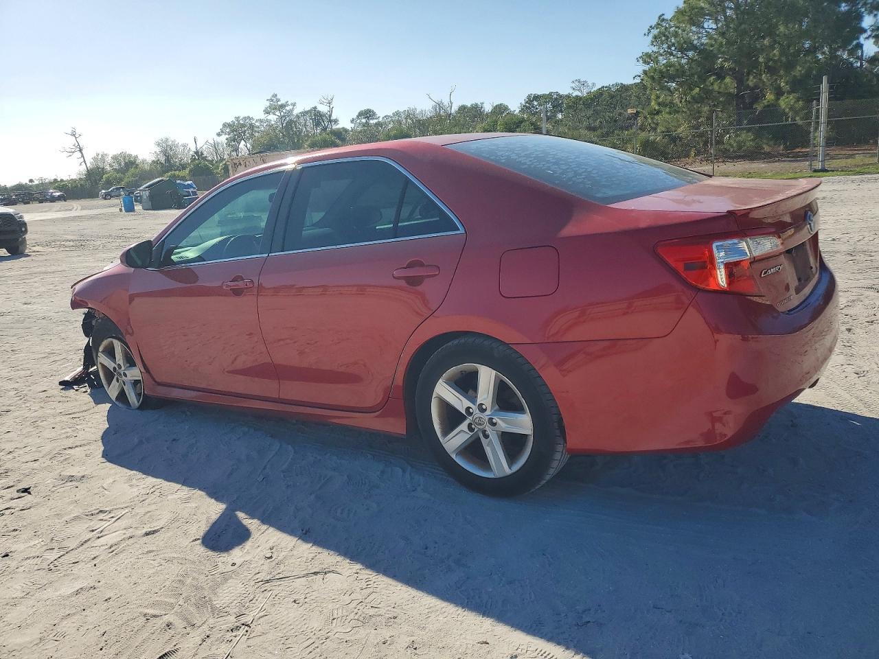 2014 TOYOTA CAMRY L photo 2