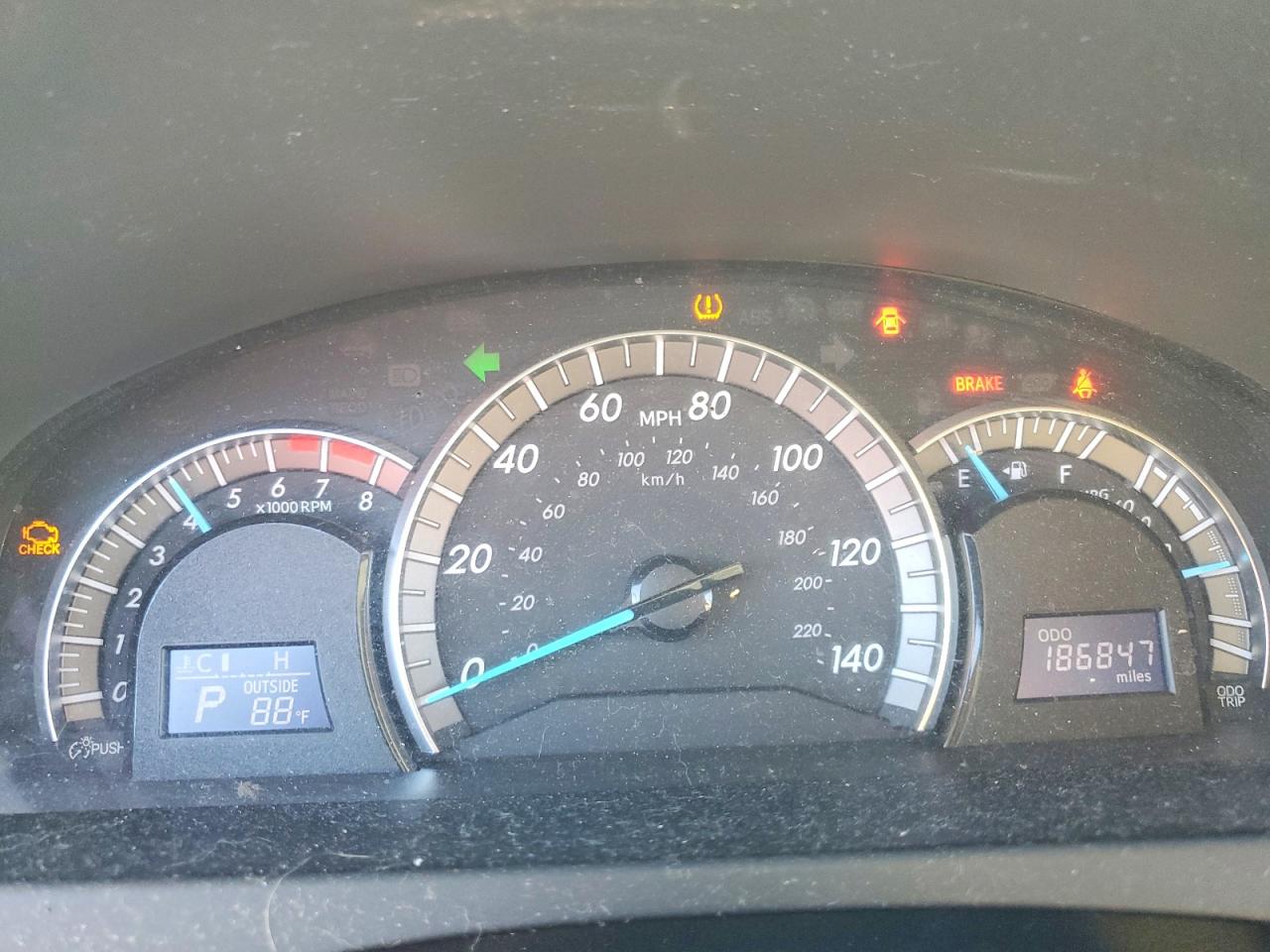 2014 TOYOTA CAMRY L photo 9