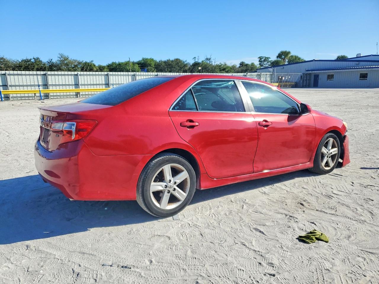 2014 TOYOTA CAMRY L photo 3