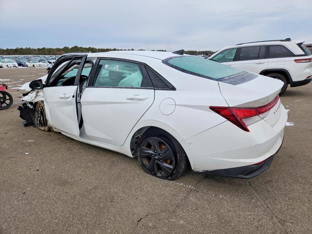 2023 HYUNDAI ELANTRA SEL photo 2