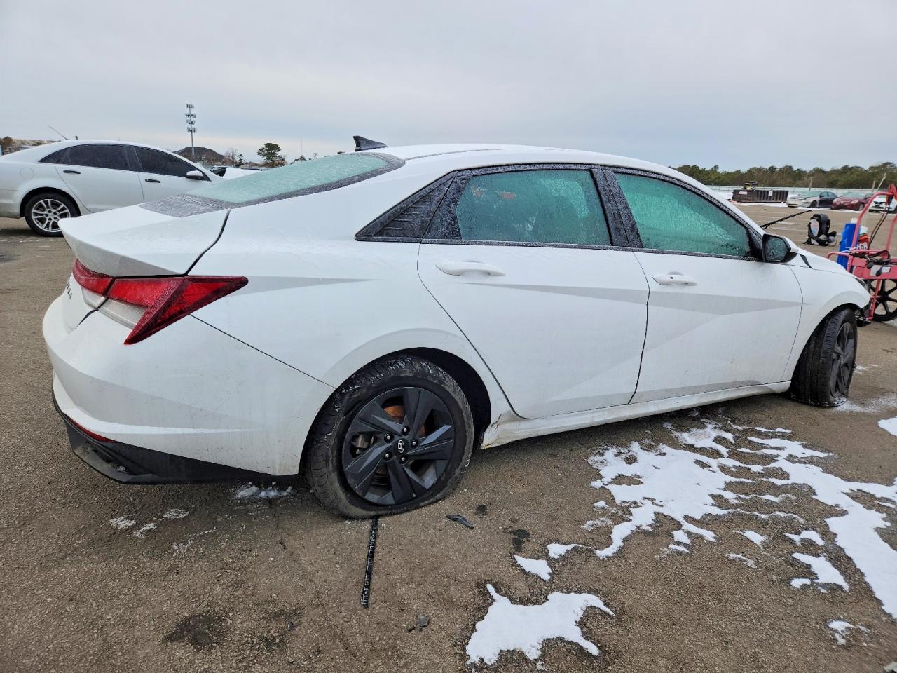 2023 HYUNDAI ELANTRA SEL photo 3