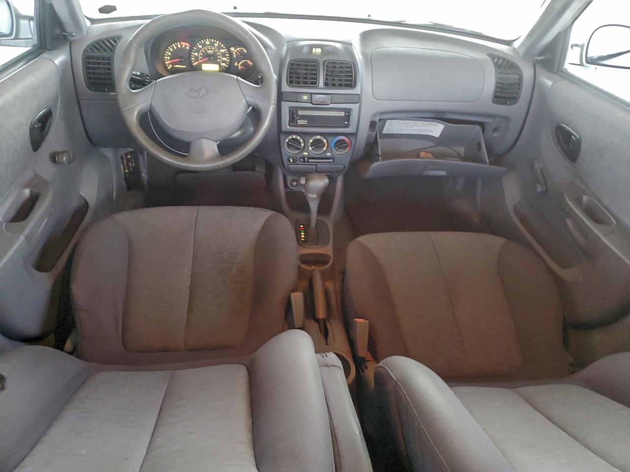 2005 HYUNDAI ACCENT GL photo 8