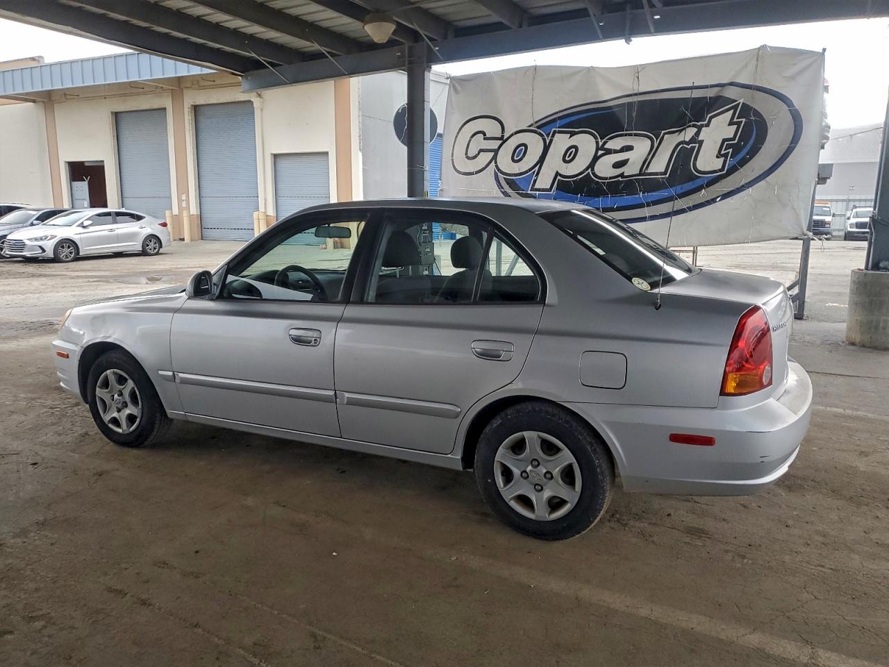 2005 HYUNDAI ACCENT GL photo 2