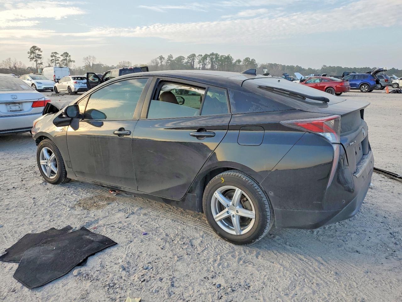 2017 TOYOTA PRIUS photo 4
