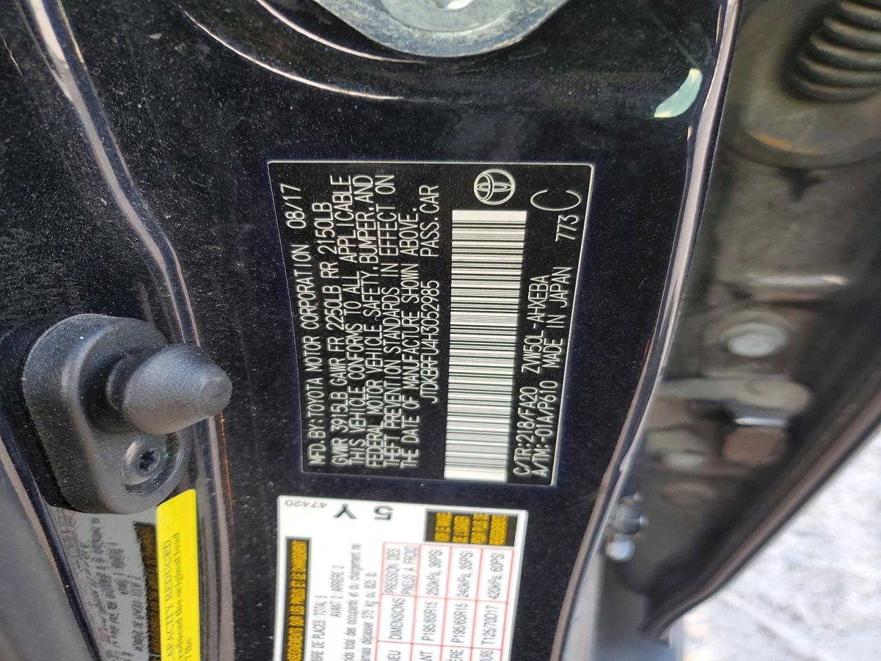 2017 TOYOTA PRIUS photo 37