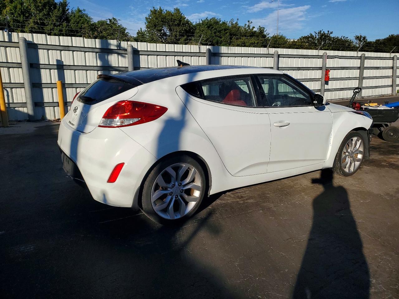 2012 HYUNDAI VELOSTER photo 3
