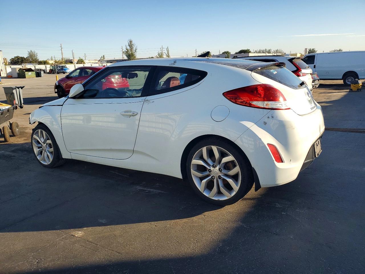 2012 HYUNDAI VELOSTER photo 2