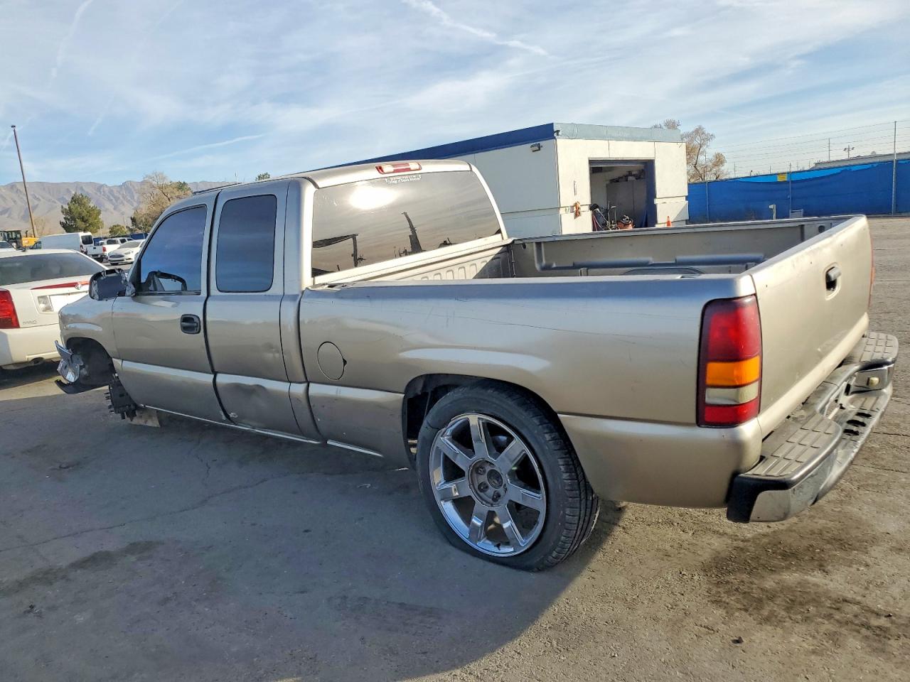 2001 GMC NEW SIERRA C1500 photo 2