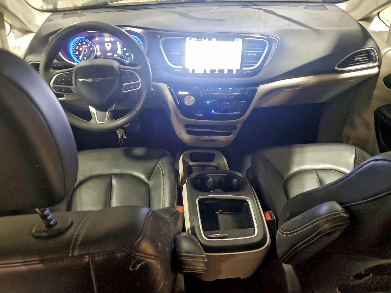 2023 CHRYSLER PACIFICA TOURING L photo 8
