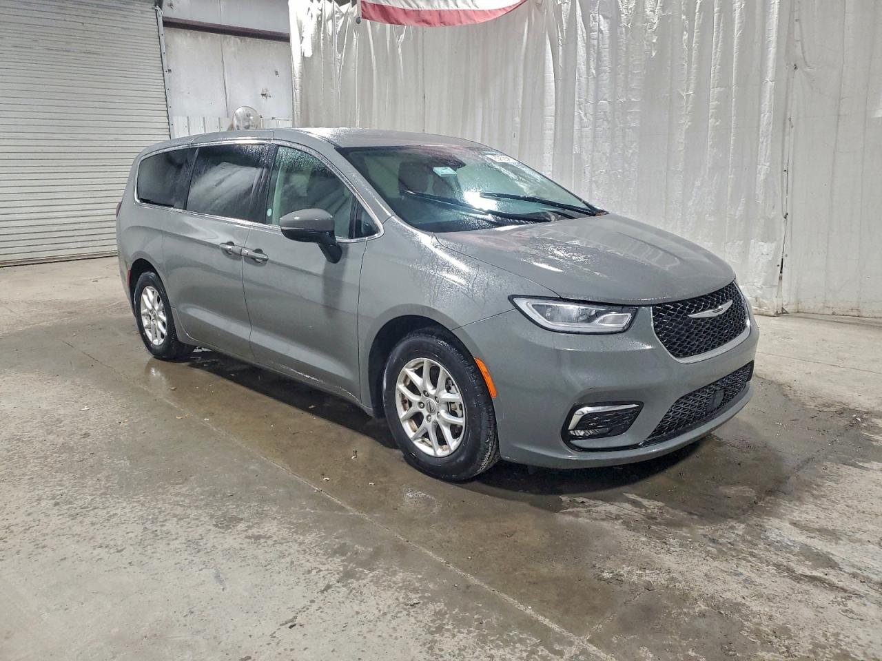 2023 CHRYSLER PACIFICA TOURING L photo 4