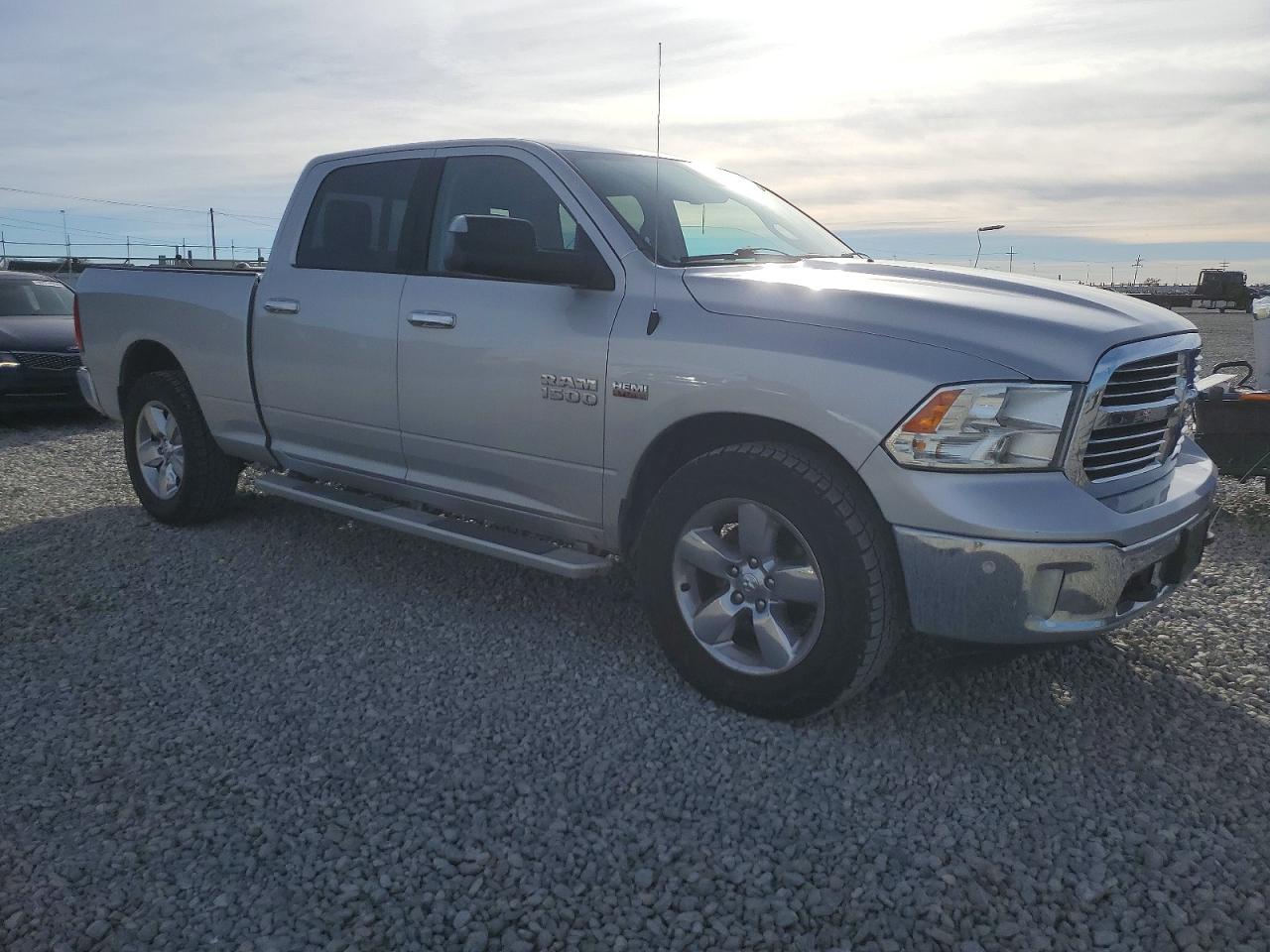 2015 RAM 1500 SLT photo 4